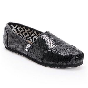 Tom's black sequin canvas shoes